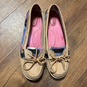 Sperry ‘boat shoes’. Khaki with blue/pink plaid coloring. Size 9.